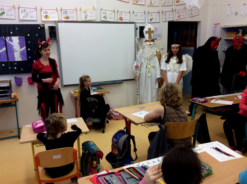 5. 12. jsme tradičně přivítali básničkou nebo písničkou Mikuláše, anděla, no a i ty zlobivé čerty...!